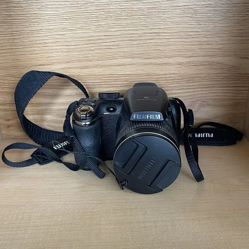 Fujifilm Fuji Finepix S4000 720p HD 14MP Digital Camera 30X Zoom 3
